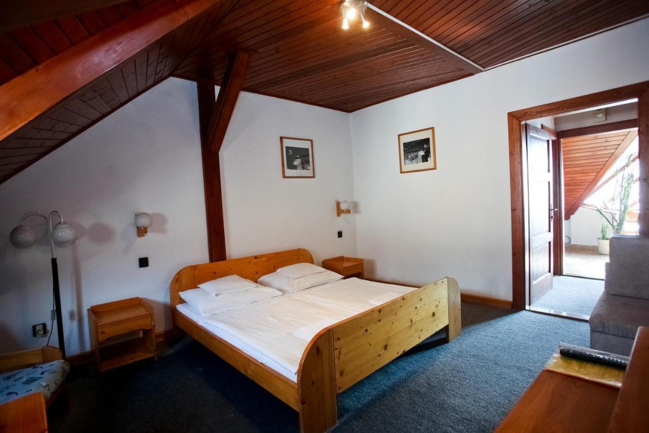 Lenau Ház Bed and Breakfast Pécs Exterior foto