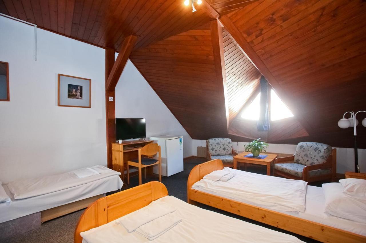 Lenau Ház Bed and Breakfast Pécs Exterior foto