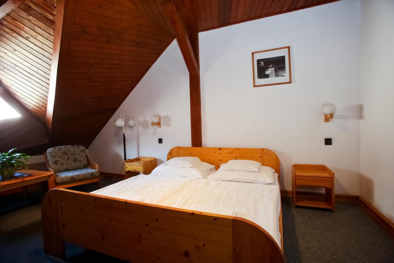 Lenau Ház Bed and Breakfast Pécs Exterior foto